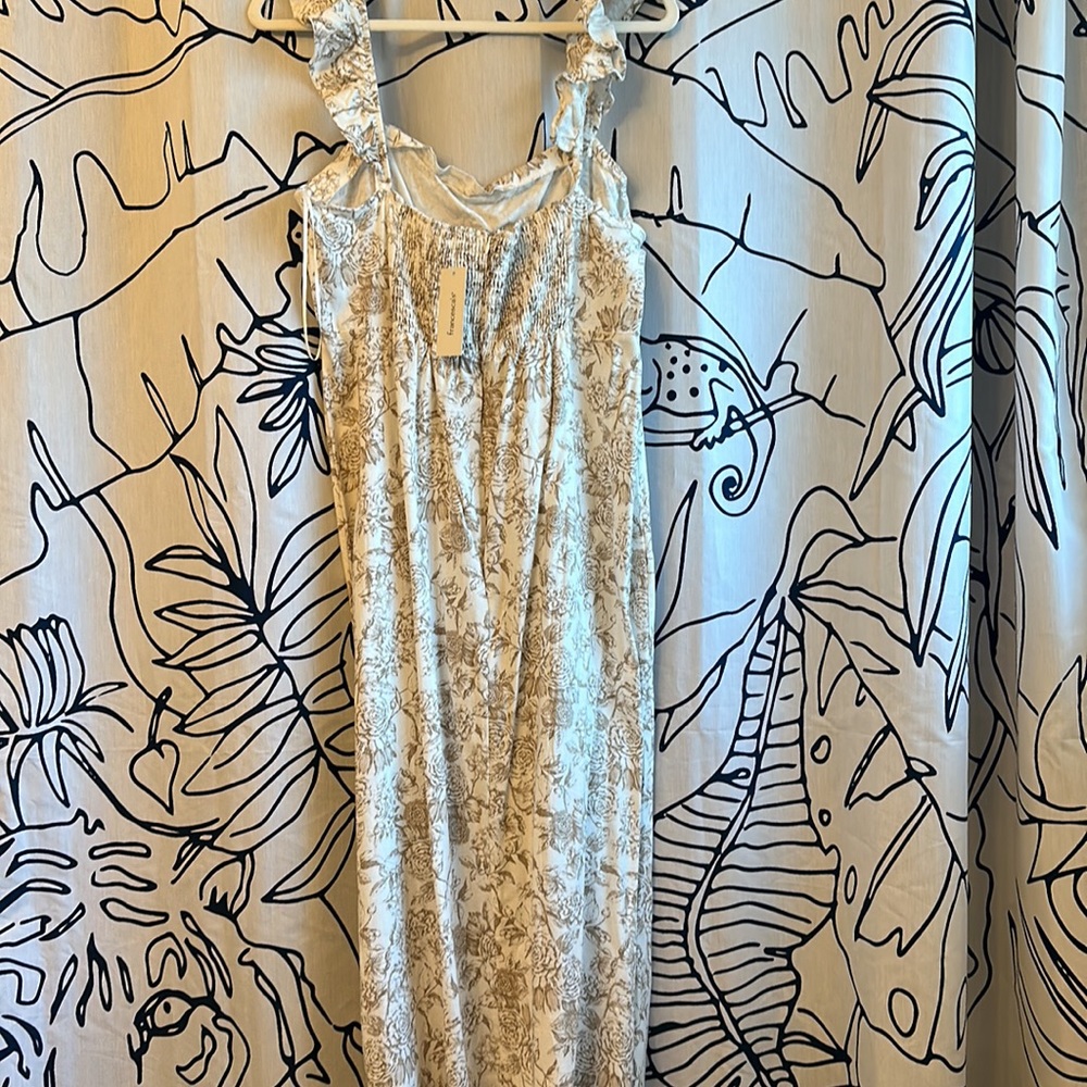 Brand new- Francesca’s XL dress. Off white with a tan floral pattern.